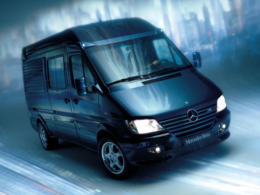  Mercedes-Benz Sprinter Mobile Black Office Concept 2001 года  (фото 2 из 2)